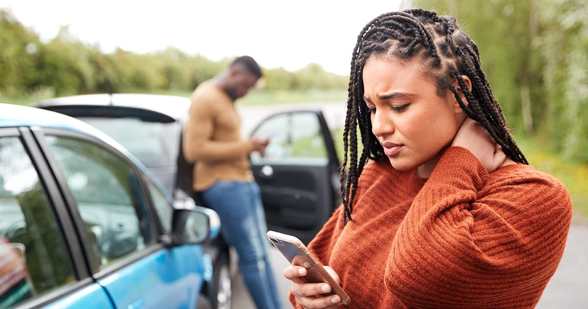 driver with sore neck using cellphone